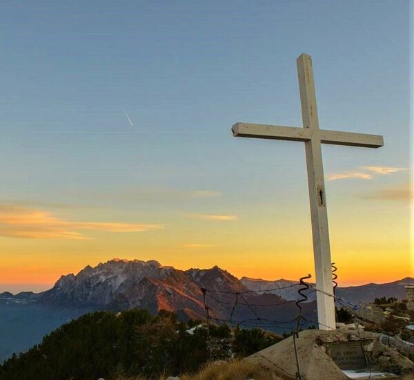 Event card Escursione sul Monte Zugna accarezzati dai colori del tramonto cover image