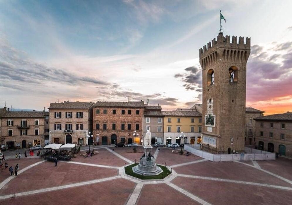 Recanati, la Città della Poesia: Una Passeggiata tra i Luoghi Leopardiani Recanati, la Città della Poesia: Una Passeggiata tra i Luoghi Leopardiani desktop picture