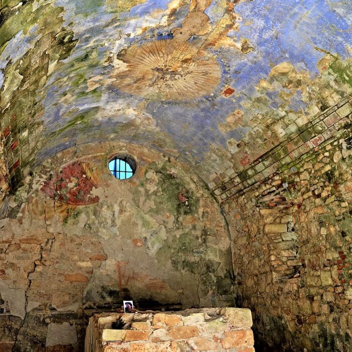 Trekking sui Monti Pisani fino all'Antico Eremo della Spelonca Trekking sui Monti Pisani fino all'Antico Eremo della Spelonca desktop picture