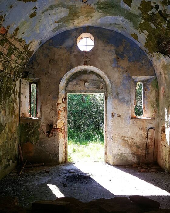 Trekking sui Monti Pisani fino all'Antico Eremo della Spelonca Trekking sui Monti Pisani fino all'Antico Eremo della Spelonca desktop picture