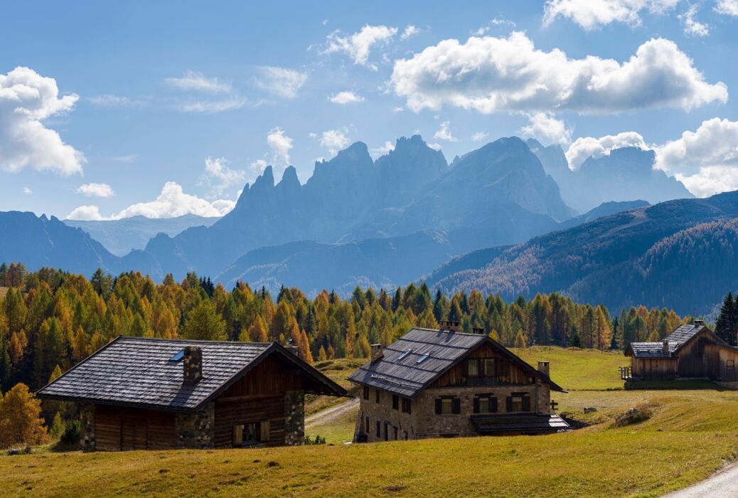 Escursione tra i Superbi Panorami delle Pale di San Martino Escursione tra i Superbi Panorami delle Pale di San Martino desktop picture