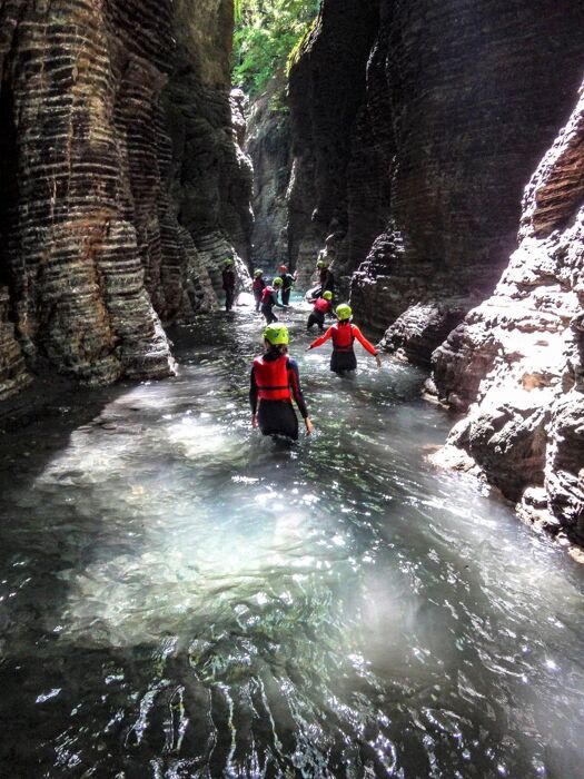 Avventura Fluviale tra le Gole degli Stretti di Giaredo Avventura Fluviale tra le Gole degli Stretti di Giaredo desktop picture