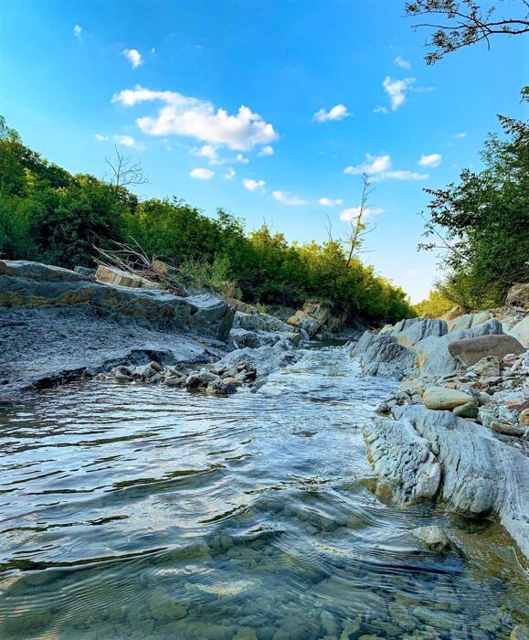 Il Crinale di Montemaggiore: Un Percorso tra Calanchi e Vigneti Il Crinale di Montemaggiore: Un Percorso tra Calanchi e Vigneti desktop picture