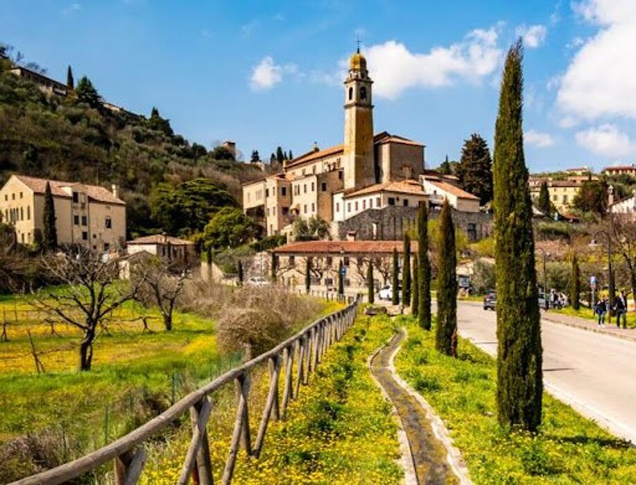 Arquà Petrarca: Un Tour tra Bellezza, Fascino e Poesia Arquà Petrarca: Un Tour tra Bellezza, Fascino e Poesia desktop picture