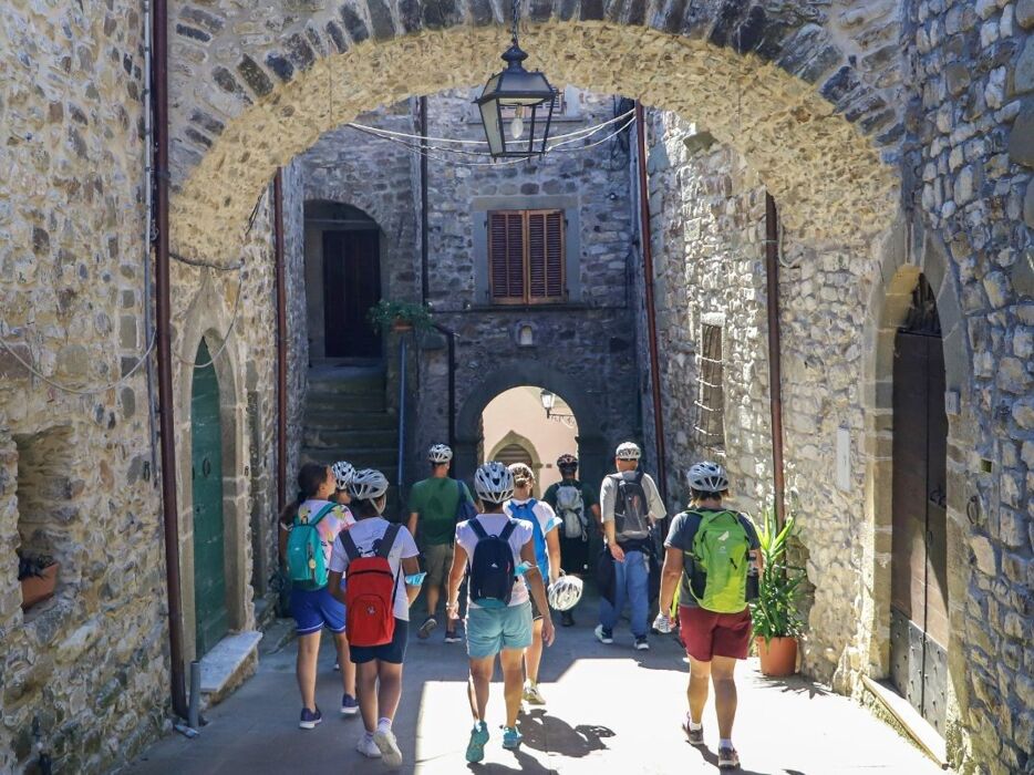 E-Bike Tour alla Scoperta del Medioevo in Lunigiana (E-Bike Inclusa) E-Bike Tour alla Scoperta del Medioevo in Lunigiana (E-Bike Inclusa) desktop picture