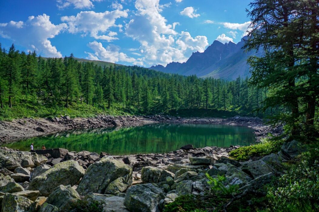 Un Paradiso Naturale: Camminata tra la Val Buscagna e il Lago Nero Un Paradiso Naturale: Camminata tra la Val Buscagna e il Lago Nero desktop picture