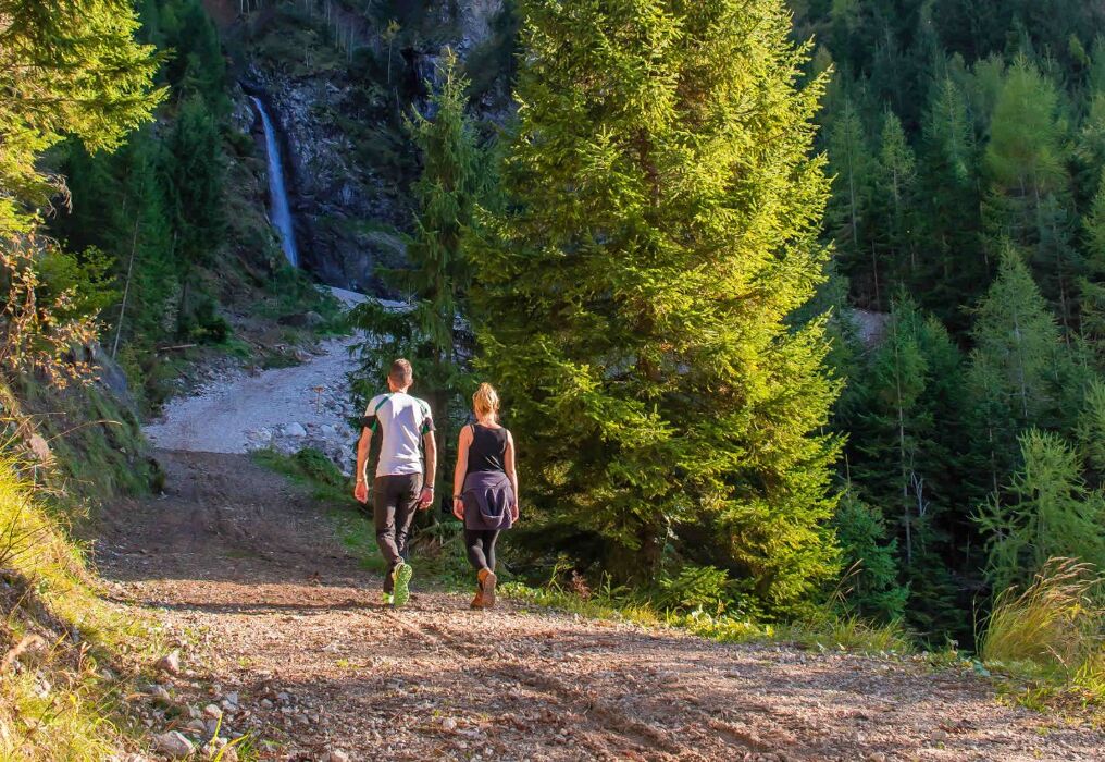 Escursione serale: il lago di Alleghe e la Cascata di Masarè Escursione serale: il lago di Alleghe e la Cascata di Masarè desktop picture