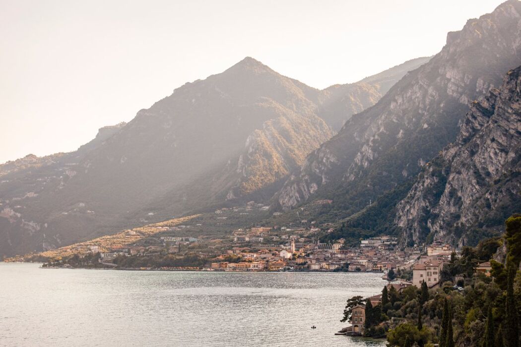 Una Passeggiata a Limone sul Garda, tra Profumi e Scorci Mozzafiato Una Passeggiata a Limone sul Garda, tra Profumi e Scorci Mozzafiato desktop picture