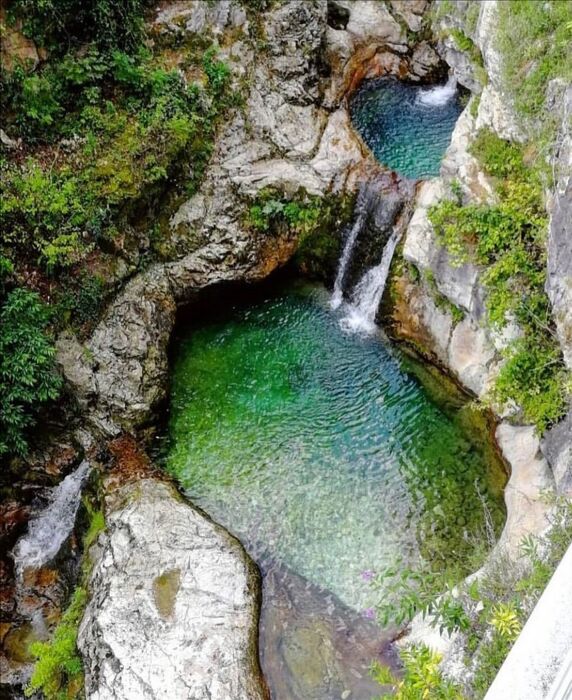 I Gorghi Scuri: Escursione tra le perle dei colli Vicentini I Gorghi Scuri: Escursione tra le perle dei colli Vicentini desktop picture