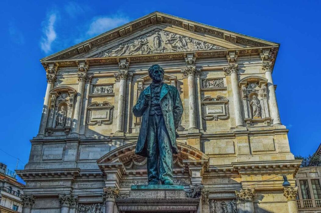 Tour nella Milano Letteraria: Sulle Tracce di Renzo guidati da Manzoni Tour nella Milano Letteraria: Sulle Tracce di Renzo guidati da Manzoni desktop picture