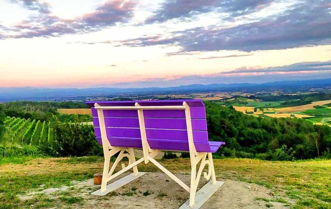Big Bench Lilla: Passeggiata Serale nel Cuore del Monferrato Big Bench Lilla: Passeggiata Serale nel Cuore del Monferrato desktop picture