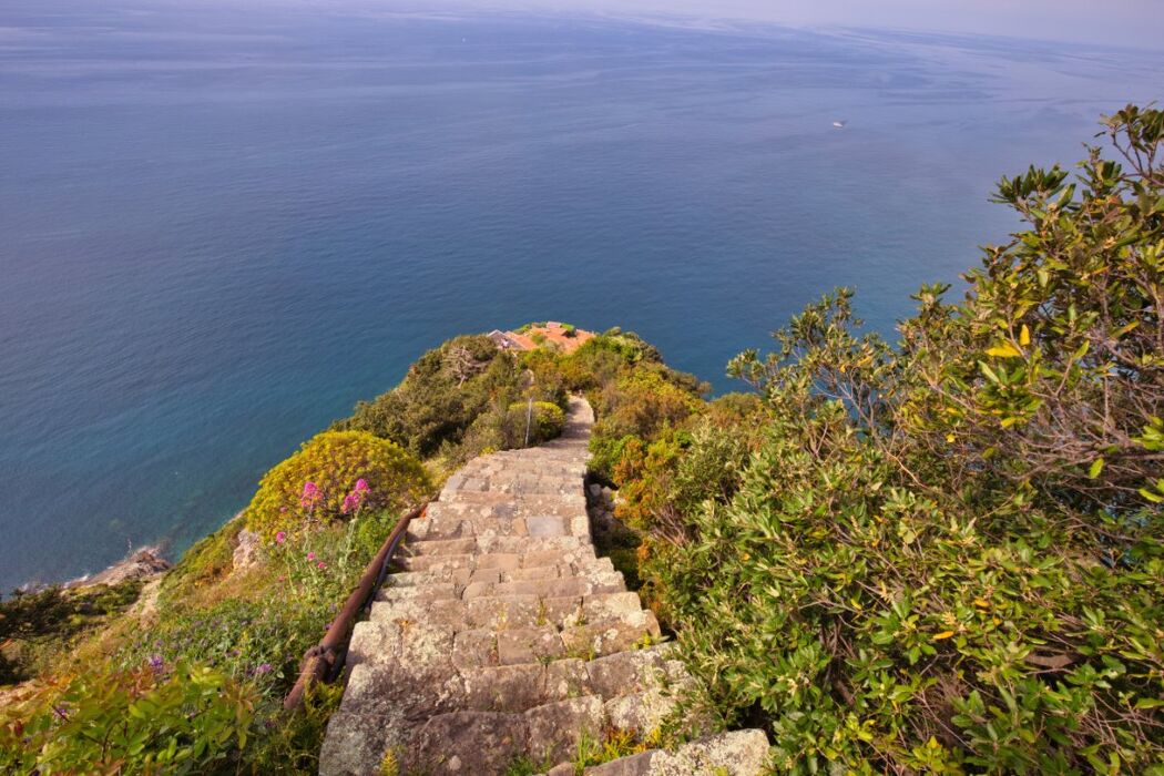 Una Camminata nella Riviera Ligure: L'Incontaminata Spiaggia del Persico - POMERIGGIO Una Camminata nella Riviera Ligure: L'Incontaminata Spiaggia del Persico - POMERIGGIO desktop picture