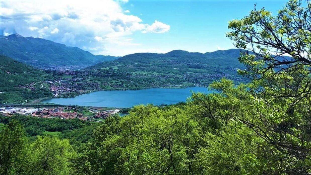 Escursione a San Pietro al Monte: Panorami da Sogno sui Laghi Brianzoli - POMERIGGIO Escursione a San Pietro al Monte: Panorami da Sogno sui Laghi Brianzoli - POMERIGGIO desktop picture