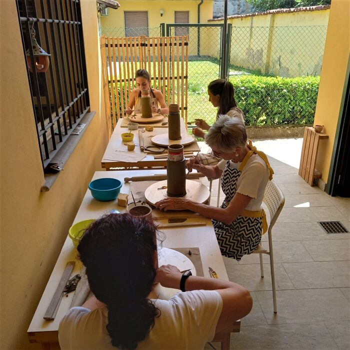 Corso dai Maestri Ceramisti: Impariamo la Tecnica della Lastra Corso dai Maestri Ceramisti: Impariamo la Tecnica della Lastra desktop picture