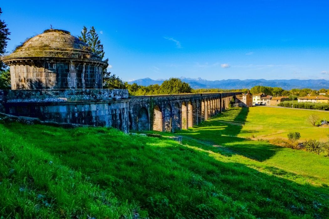 L'Acquedotto Nottolini: Connubio Tra Architettura e Ambiente L'Acquedotto Nottolini: Connubio Tra Architettura e Ambiente desktop picture