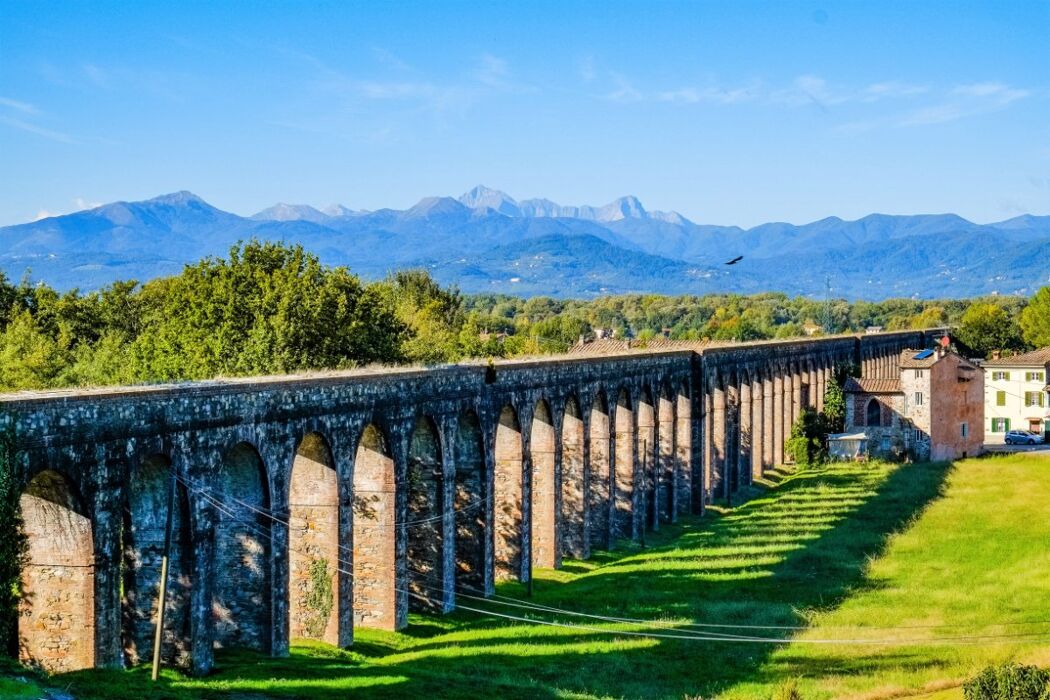 L'Acquedotto Nottolini: Connubio Tra Architettura e Ambiente L'Acquedotto Nottolini: Connubio Tra Architettura e Ambiente desktop picture