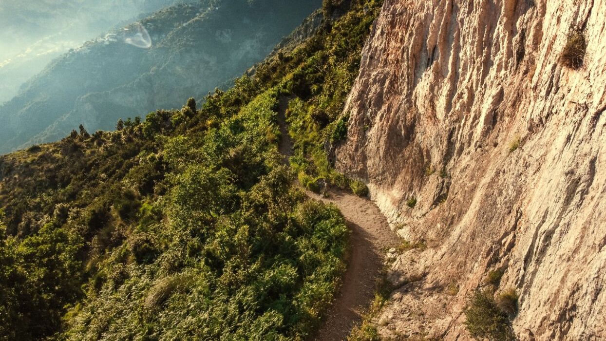 Con le Ali ai Piedi su Rotte Mitiche: Il Sentiero degli Dei Con le Ali ai Piedi su Rotte Mitiche: Il Sentiero degli Dei desktop picture