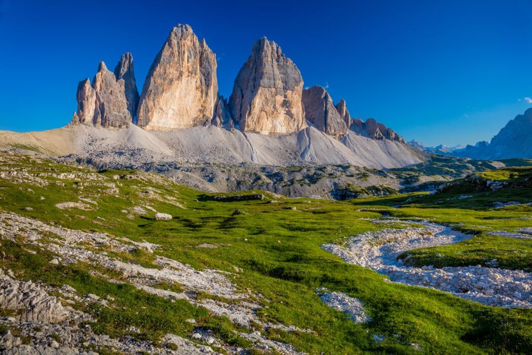Un Fine Settimana nel Cuore delle Dolomiti: Dalle Tre Cime di Lavaredo alle Cinque Torri Un Fine Settimana nel Cuore delle Dolomiti: Dalle Tre Cime di Lavaredo alle Cinque Torri desktop picture