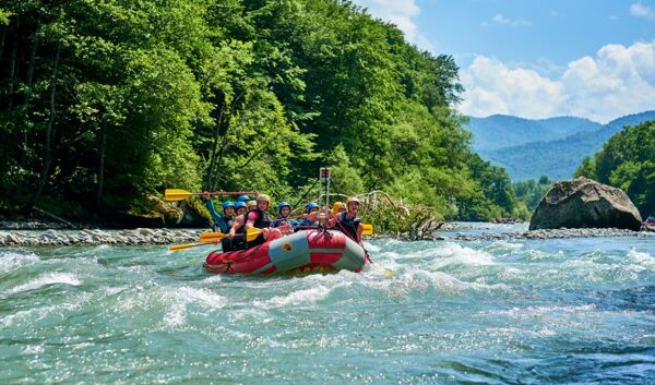 event-Due Giorni Inediti: Il Bosco dei Poeti e un Emozionante Rafting nel Fiume Adige