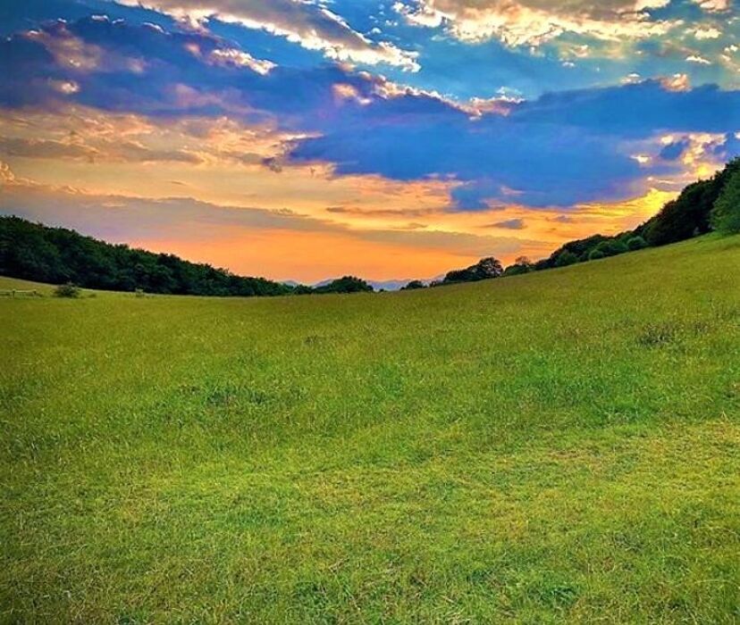 La Grotta di San Francesco e il Magico Tramonto dal Monte San Vicino La Grotta di San Francesco e il Magico Tramonto dal Monte San Vicino desktop picture