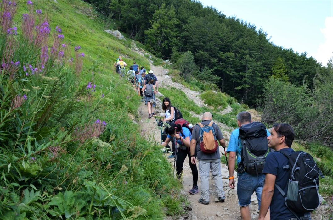 Il Lago Scaffaiolo: Escursione al Tramonto Il Lago Scaffaiolo: Escursione al Tramonto desktop picture