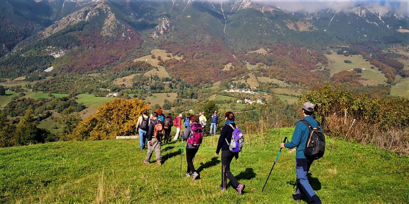 Trekking con vista sul Baldo: il Monte Castelcucco Trekking con vista sul Baldo: il Monte Castelcucco desktop picture