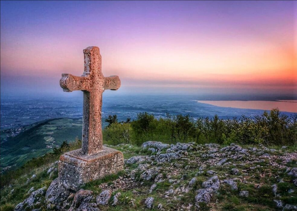 Trekking notturno in Lessinia: il Monte Pastello Trekking notturno in Lessinia: il Monte Pastello desktop picture
