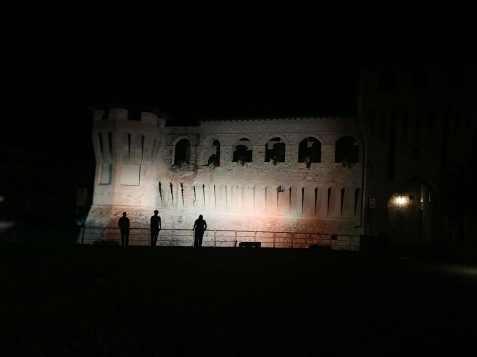 Il Borgo di Castellarano e la Magia del Tramonto dalla Panchina Gigante Il Borgo di Castellarano e la Magia del Tramonto dalla Panchina Gigante desktop picture
