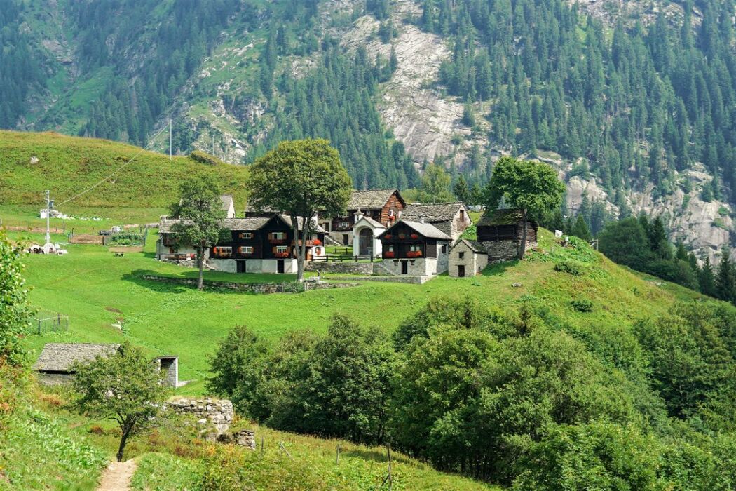Trekking a Salecchio: Un Nido d'Aquila fra le Montagne Ossolane Trekking a Salecchio: Un Nido d'Aquila fra le Montagne Ossolane desktop picture