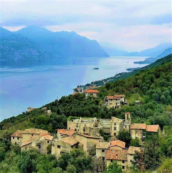 Walking Meditativo Vista Lago alle Pendici del Baldo Walking Meditativo Vista Lago alle Pendici del Baldo desktop picture