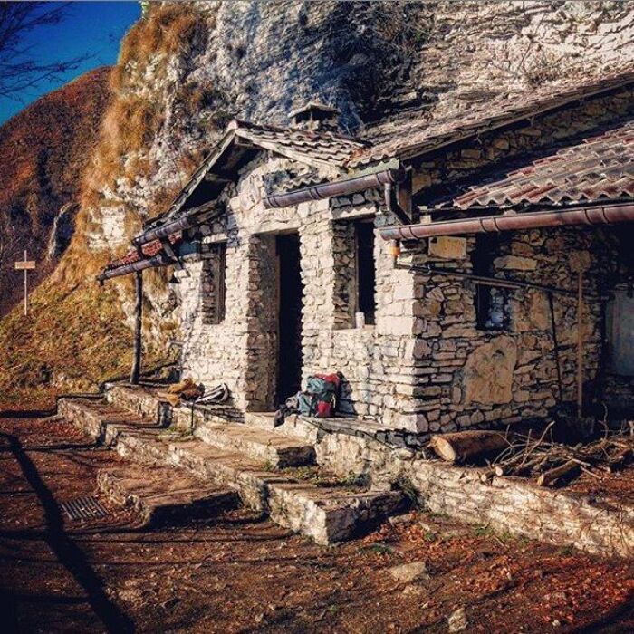 Nido d'Aquila sulle Colline Asolane: Il Bivacco ai Loff - MATTINA Nido d'Aquila sulle Colline Asolane: Il Bivacco ai Loff - MATTINA desktop picture