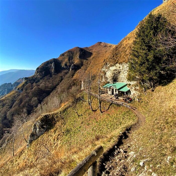 Nido d'Aquila sulle Colline del Prosecco: Il Bivacco ai Loff Nido d'Aquila sulle Colline del Prosecco: Il Bivacco ai Loff desktop picture