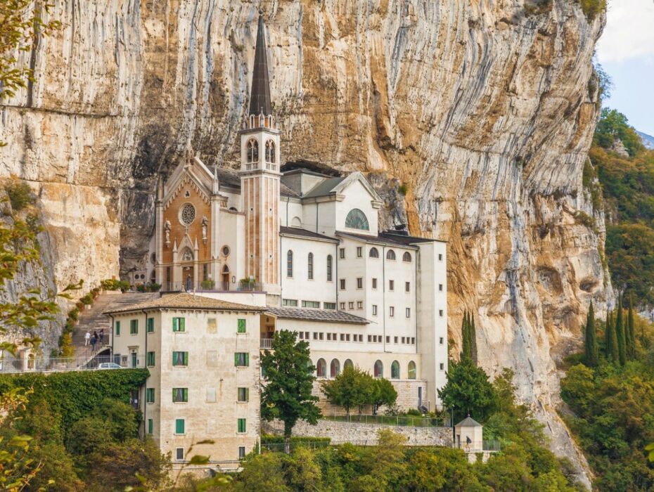 Ammaliati al Santuario di Madonna della Corona - POMERIGGIO Ammaliati al Santuario di Madonna della Corona - POMERIGGIO desktop picture