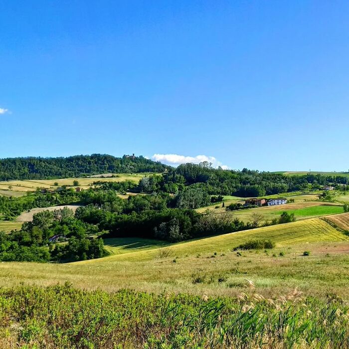 Piacevole Itinerario a Pozzol Groppo e al Castello dei Malaspina Piacevole Itinerario a Pozzol Groppo e al Castello dei Malaspina desktop picture