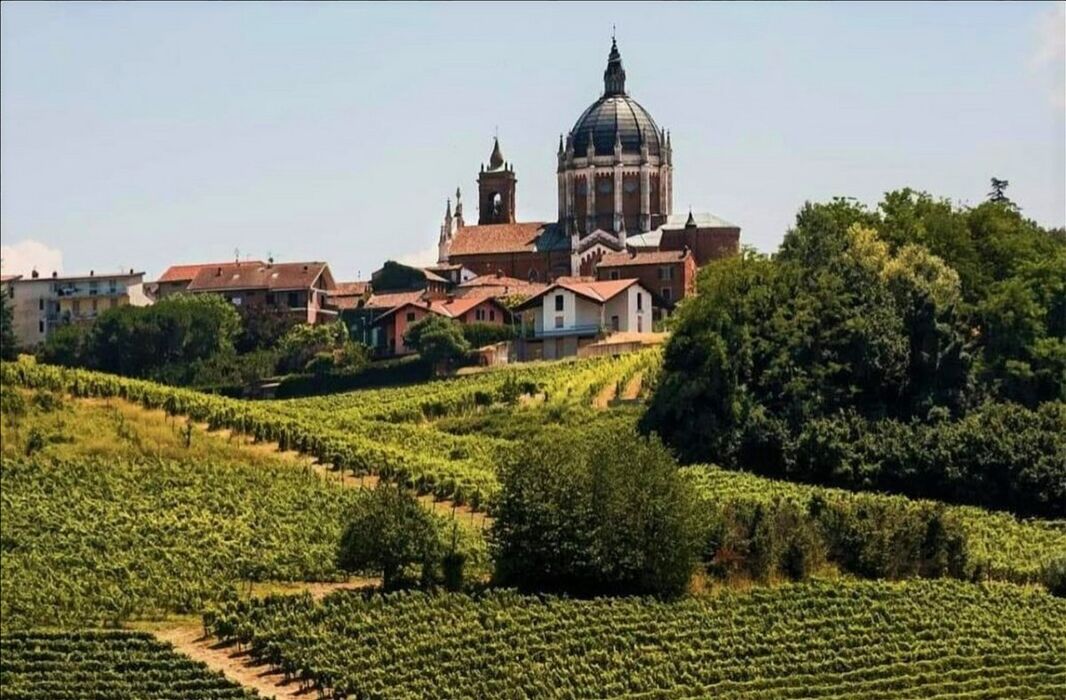 Dolce Percorso dalle Cinte Murarie di Fontanile alla Bellezza del Monferrato Dolce Percorso dalle Cinte Murarie di Fontanile alla Bellezza del Monferrato desktop picture