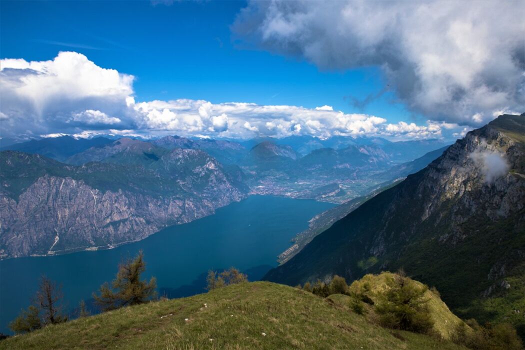 Da Passo Rocca Pia al Corno d’Aquilio: Trekking in Lessinia con vista Da Passo Rocca Pia al Corno d’Aquilio: Trekking in Lessinia con vista desktop picture