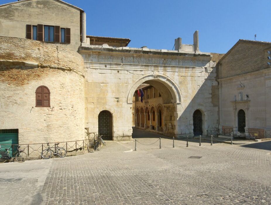 Percorso Inedito della Città di Fano: Tra Storia e Tradizione Percorso Inedito della Città di Fano: Tra Storia e Tradizione desktop picture