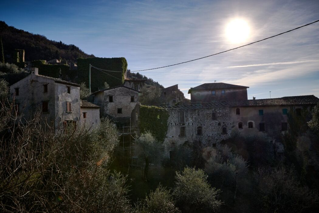 Passeggiata Meditativa Vista Lago alle Pendici del Baldo Passeggiata Meditativa Vista Lago alle Pendici del Baldo desktop picture