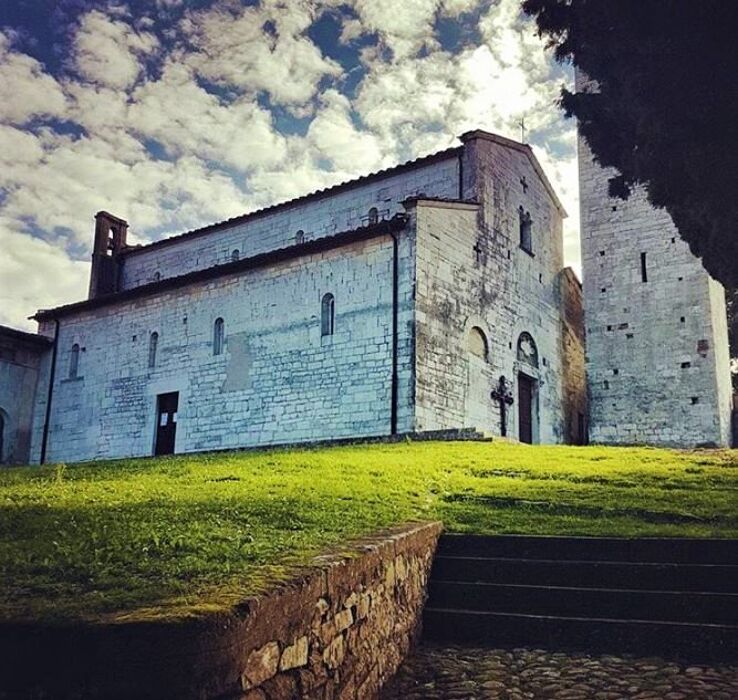 Tesori della Campagna Lucchese: Tra Profumi di Vendemmia e Ville Rinascimentali Tesori della Campagna Lucchese: Tra Profumi di Vendemmia e Ville Rinascimentali desktop picture