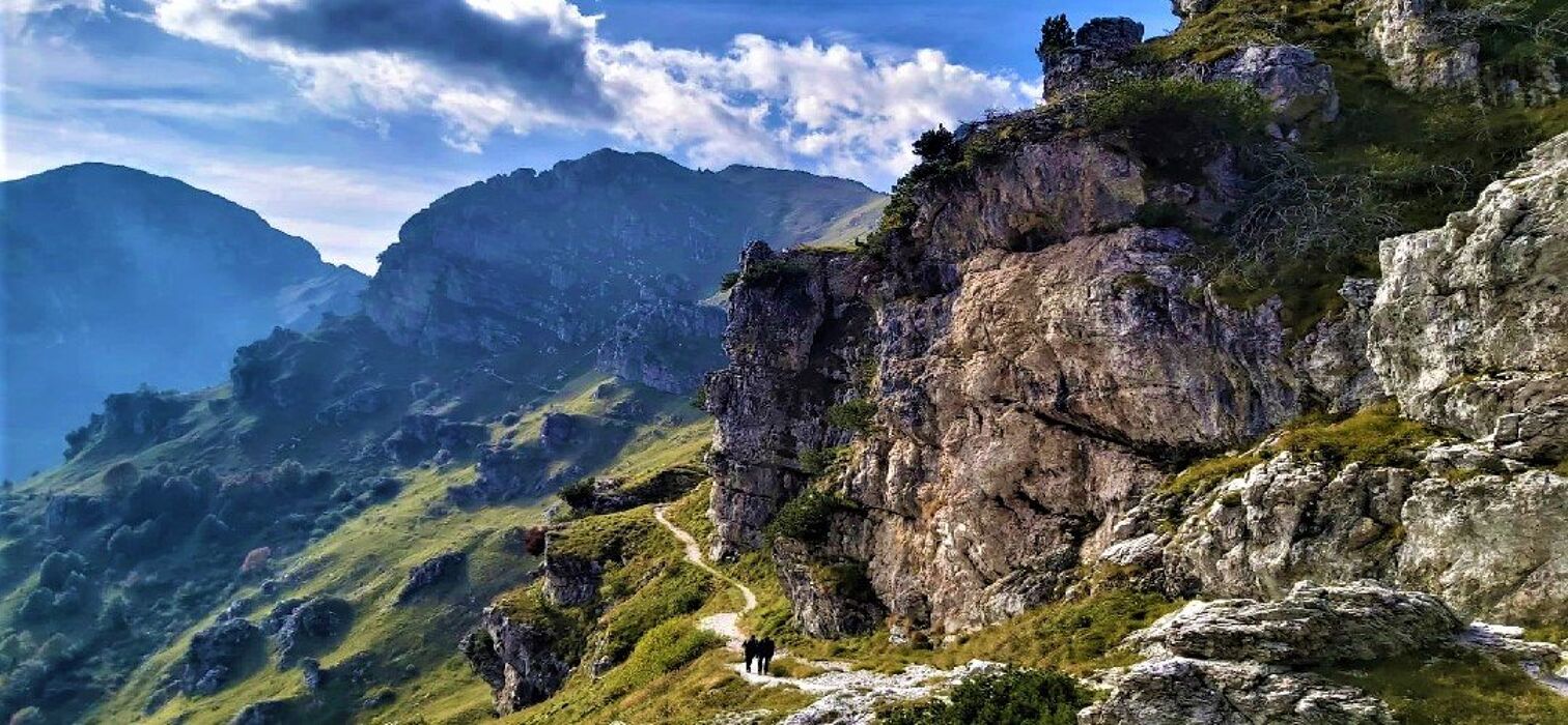 Escursione alla Corna Blacca: Regina delle piccole Dolomiti Bresciane Escursione alla Corna Blacca: Regina delle piccole Dolomiti Bresciane desktop picture
