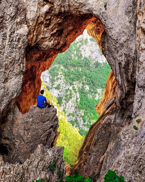 Un Spettacolare Percorso al Foro degli Occhialoni Un Spettacolare Percorso al Foro degli Occhialoni desktop picture