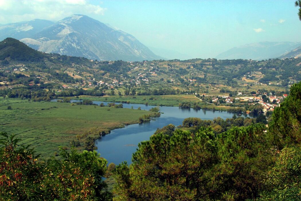 La Riserva di Posta Fibreno: Un Suggestivo Viaggio negli Ecosistemi La Riserva di Posta Fibreno: Un Suggestivo Viaggio negli Ecosistemi desktop picture