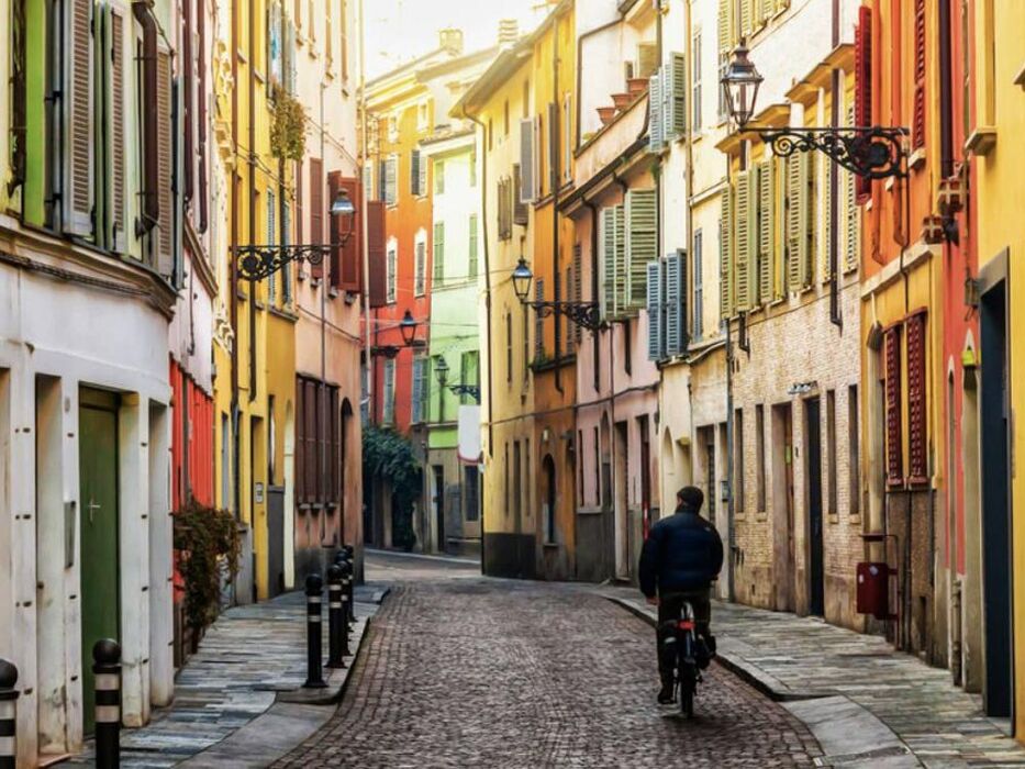 Parma: Tour Guidato tra Storia e Profumi Parma: Tour Guidato tra Storia e Profumi desktop picture