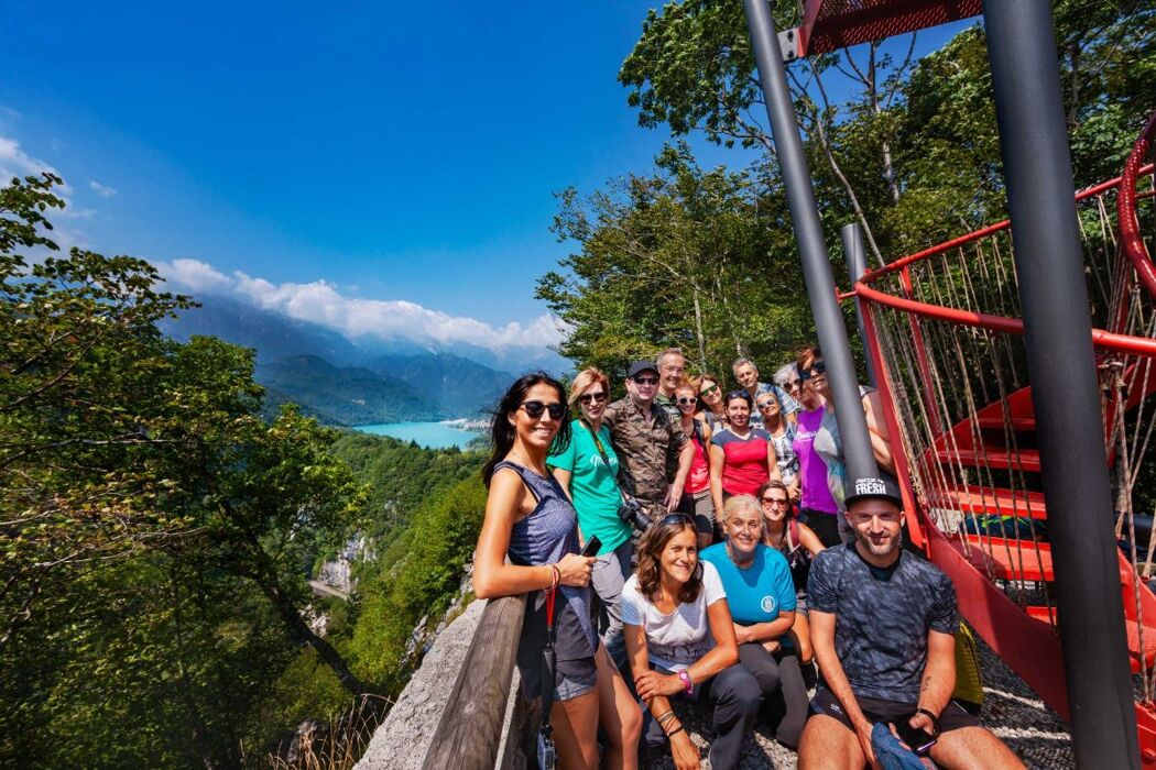 Lago di Barcis: Trekking nello Smeraldo delle Dolomiti Lago di Barcis: Trekking nello Smeraldo delle Dolomiti desktop picture