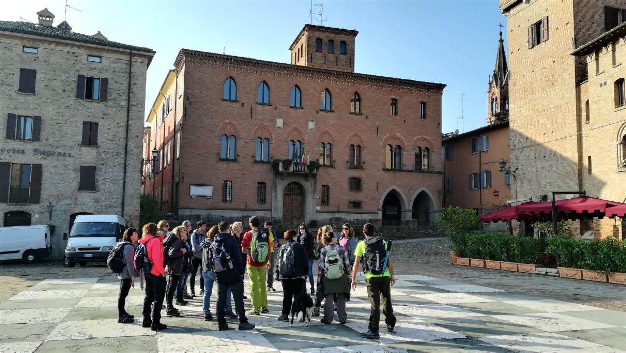 Escursione a Castelvetro tra le Colline del Grasparossa Escursione a Castelvetro tra le Colline del Grasparossa desktop picture
