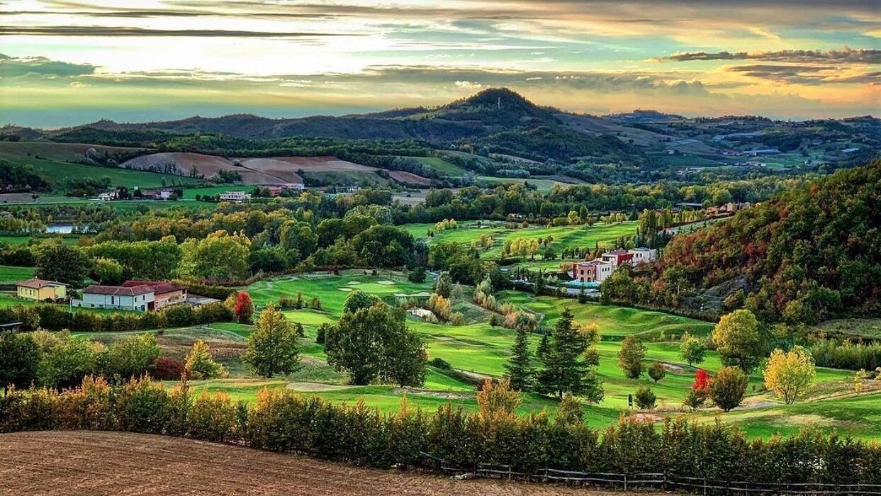 L’Antica Via del Sale: Trekking con Degustazione al Monte Bagnolo L’Antica Via del Sale: Trekking con Degustazione al Monte Bagnolo desktop picture