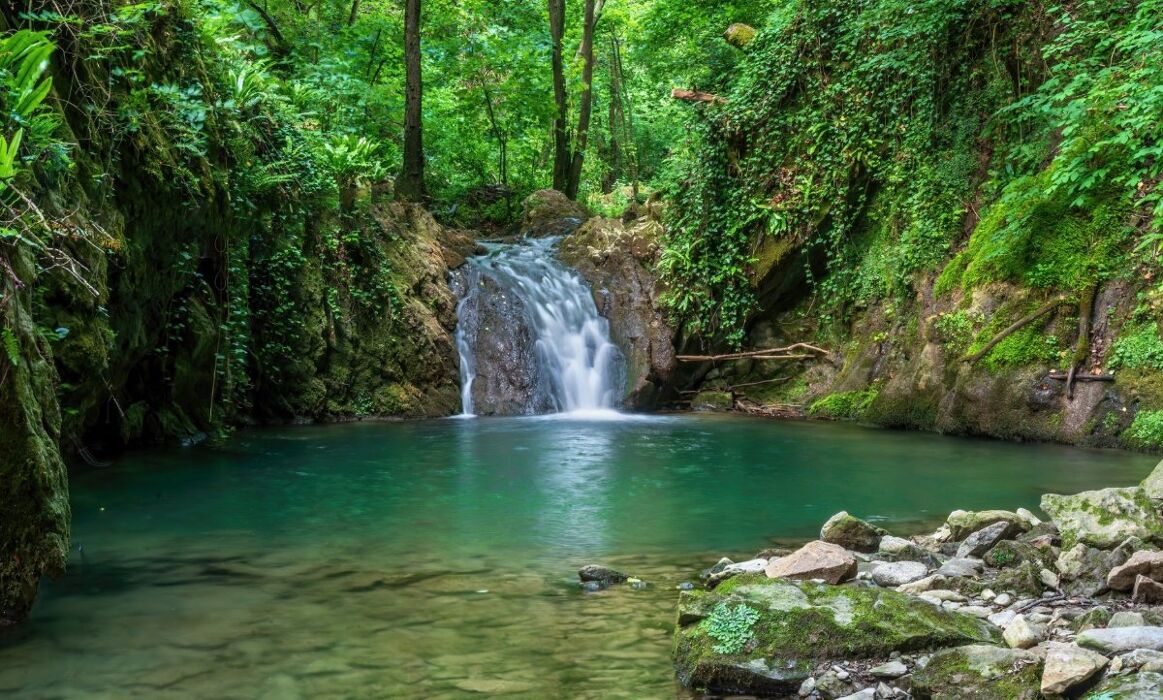 Dall'Orrido di Gea all'Urlo di Munch: escursione tra formazioni geologiche Dall'Orrido di Gea all'Urlo di Munch: escursione tra formazioni geologiche desktop picture