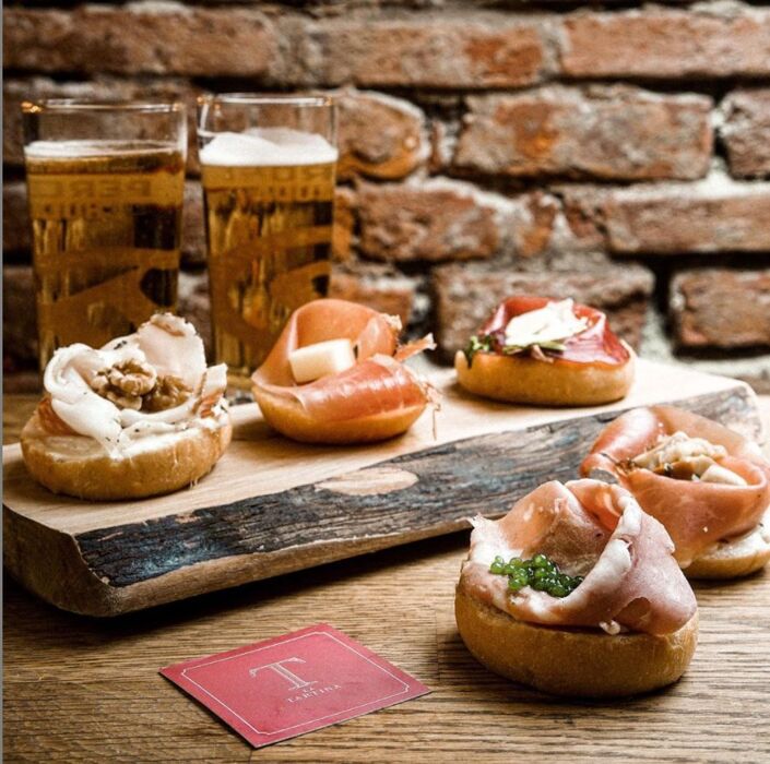 Aperitivo dei Single a La Tartina nel cuore di Brera Aperitivo dei Single a La Tartina nel cuore di Brera desktop picture