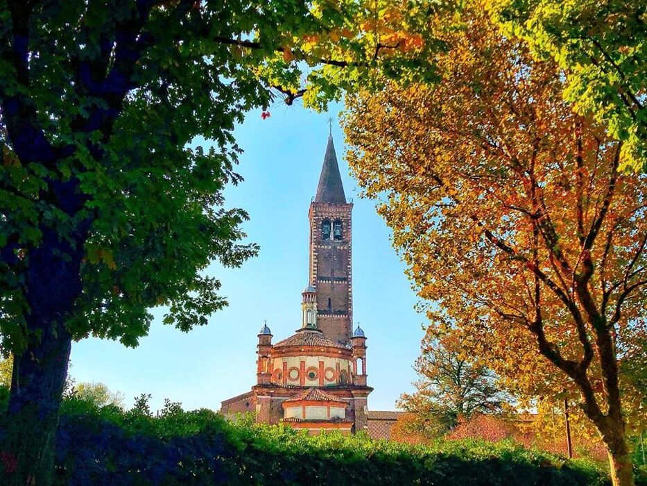 La Basilica di Sant'Eustorgio a Milano: Un Passo nella Tradizione La Basilica di Sant'Eustorgio a Milano: Un Passo nella Tradizione desktop picture