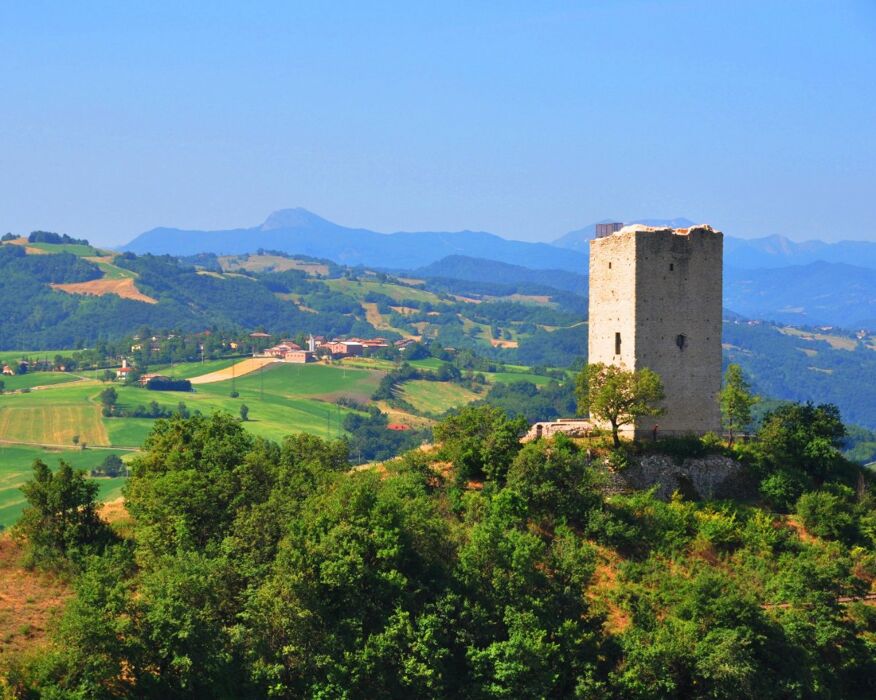 Camminata dal Castello di Rossena al Tempietto del Petrarca Camminata dal Castello di Rossena al Tempietto del Petrarca desktop picture